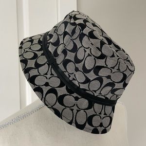 Coach Women’s Signature Iconic Bucket Hat (small)